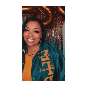Meet your Posher, Alexis